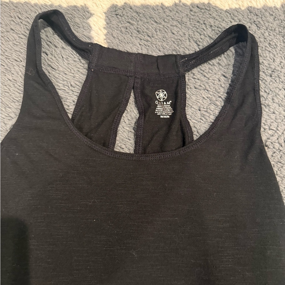 GAIAM Racerback keyhole tank - Picture 4 of 6